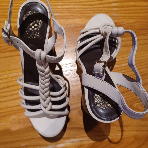 NEW! VINCE CAMUTO WHITE PLATFORM SANDALS - Picture 2 of 3